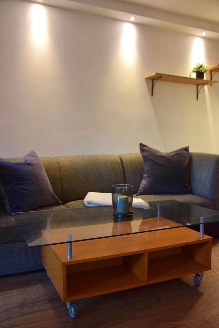 Stilvolle Wohnung Mit Balkon & Parkplatz รอสต็อค ภายนอก รูปภาพ