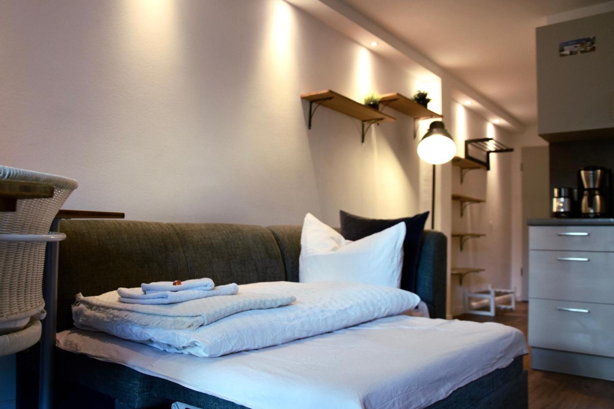 Stilvolle Wohnung Mit Balkon & Parkplatz รอสต็อค ภายนอก รูปภาพ